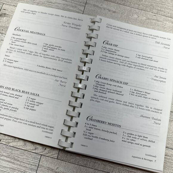 Cookbook Delectable Dishes - Plastic Comb Bound Spiral Wisconsin Community 2010 - Picture 3 of 10